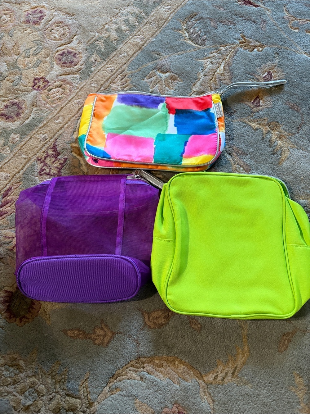 Three new Clinique cosmetic bags - Picture 1 of 2